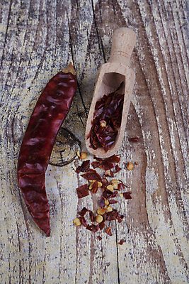 포토 JPG 해외이미지 음식 백그라운드 채소 재료 고추 탁자 파프리카 건조 건강 마늘 요리 사람없음 목재 빨간색 초록색 컬러풀 주방 검은색 흰색 신선 뜨거움 양념 조미료 맛 혼합 향신료 유기농 매움 향기 아로마 향 레시피 후추 내추럴 숙성 채식주의자 해외202004 해외포토 나무 웰빙 컬러 가구 컨셉 채식 냄새 향미료 파일형식 이미지허브