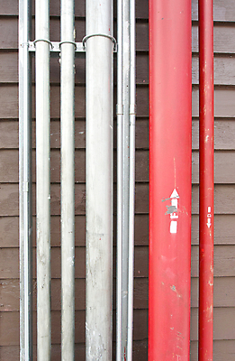 포토 JPG 해외이미지 산업 벽 공장 사람없음 빨간색 갈색 금속 은색 철 부식 튜브 옛날 철강 해외202004 해외포토 컬러 공업 재질 파일형식 이미지허브