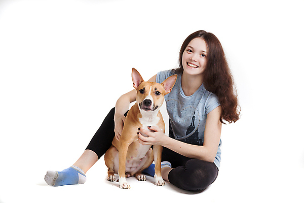 포토 JPG 해외이미지 동물 백인 1 여자 행복 얼굴 백그라운드 장난 포옹 털 함께함 사랑 한명 사람 인종 성인 반려동물 햇빛 침묵 우정 기쁨 흰색 잡기 황금 개 강아지 유일 해외202004 해외포토 서양인 감정 컬러 컨셉 포유류 안기 모션 신체부위 친구 태양 소리 파일형식 이미지허브