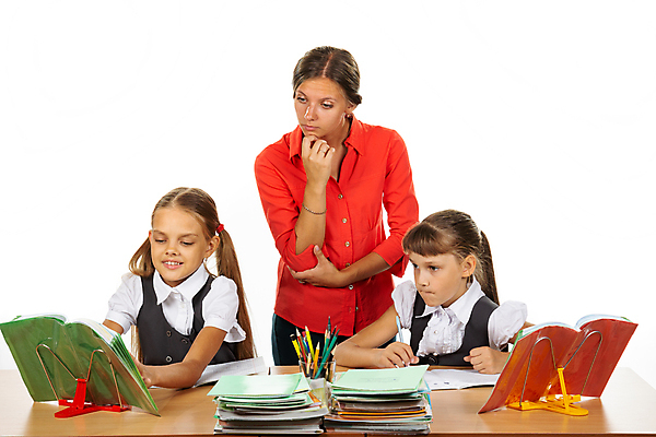 포토 JPG 해외이미지 학생 여학생 교육 유럽 어린이 남학생 백그라운드 학교 수업 사람 소녀 세명 스터디 교사 공책 흰색 자르기 교과서 체육관 자매 과제 해결 가정교사 고립 진짜 초보 헬프 힌트 해외202004 해외포토 직업 여자 남자 나라 컬러 가족 모션 문구용품 교재 학습 도움 파일형식 이미지허브