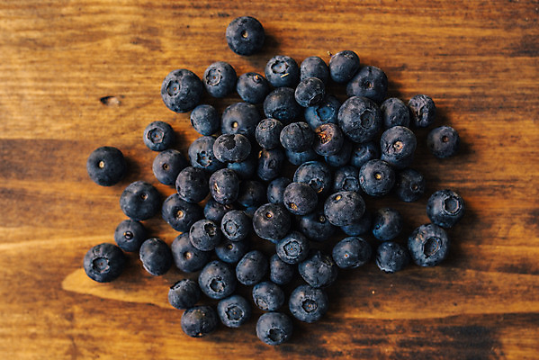 포토 JPG 해외이미지 열매 음식 백그라운드 다이어트 과일 건강 사람없음 목재 파란색 쌓기 신선 그룹 달콤 맛 유기농 블루베리 날것 흙더미 건강식 숙성 채식주의자 많음 해외202004 해외포토 나무 식물 웰빙 컬러 컨셉 재료 모션 흙 채식 파일형식 더미 이미지허브