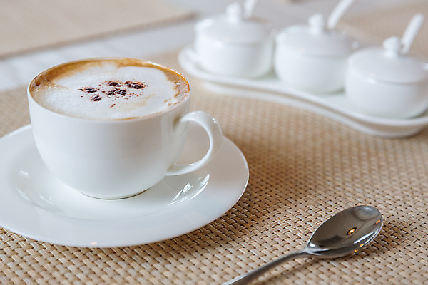 포토 JPG 해외이미지 전통 커피 음료 음식 미술 사람없음 장식 컵 갈색 숟가락 검은색 어둠 카페 흰색 시골 뜨거움 맛 아침식사 수증기 굽기 삼베 메뉴 아로마 갈기 카푸치노 에스프레소 내추럴 라떼 옛날 카페인 스타일 방식 해외202004 해외포토 식기 컬러 컨셉 문화예술 수저 상점 식사 구이 파일형식 천_직물 이미지허브