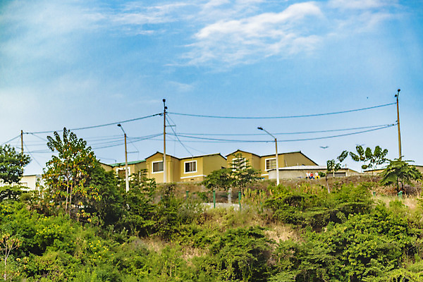 포토 JPG 해외이미지 외관 건축양식 교실 자연 아파트 주택 풍경 사람없음 건물 미국 재산 중앙 언덕 각도 커뮤니티 에콰도르 이웃 남쪽 교외 해외202004 해외포토 건축물 교육 건축 북아메리카 학교 금융 남아메리카 방향 생태계 파일형식 이미지허브