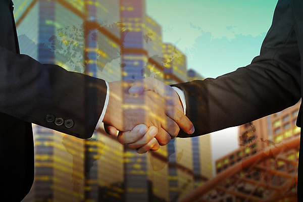 포토 JPG 해외이미지 직업 손 남자 백그라운드 컨셉 회사 비즈니스 사업가 통신 성공 협력 악수 함께함 관리 사람 성인 사람없음 사무실 우정 거래 인사 업무 비즈니스맨 그룹 계약 사인 흔들림 상업 떨림 지원 해외202004 해외포토 모션 손짓 신체부위 친구 예절 작업 직장인 파일형식 이미지허브