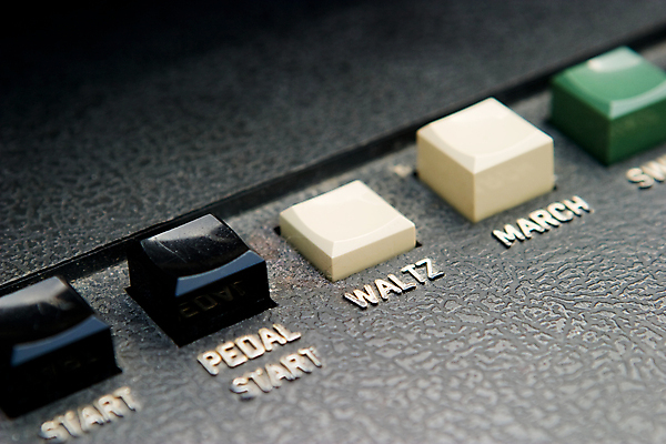 포토 JPG 해외이미지 음악 사람없음 상자 검은색 기계 소리 수확 골동품 흰색 기구 피아노 오르간 미끄럼틀 묘사 복고 전자 오디오 느림 그런지 리듬 멜로디 옛날 왜곡 페달 해외202004 해외포토 컬러 농업 문화예술 전자제품 건반악기 놀이기구 파일형식 이미지허브