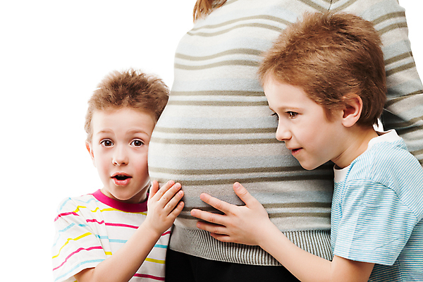 포토 JPG 해외이미지 백인 손 여자 행복 아들 어린이 신체 가족 포옹 엄마 새로움 사랑 미소 사람 소년 성인 세명 약 임신 터치 흰색 자녀 아기 잡기 기다림 결합 예측 태교 고립 남동생 돌봄 처음 쓰다듬기 해외202004 해외포토 서양인 남자 감정 컬러 컨셉 의학 관계 안기 모션 표정 신체부위 동생 파일형식 이미지허브