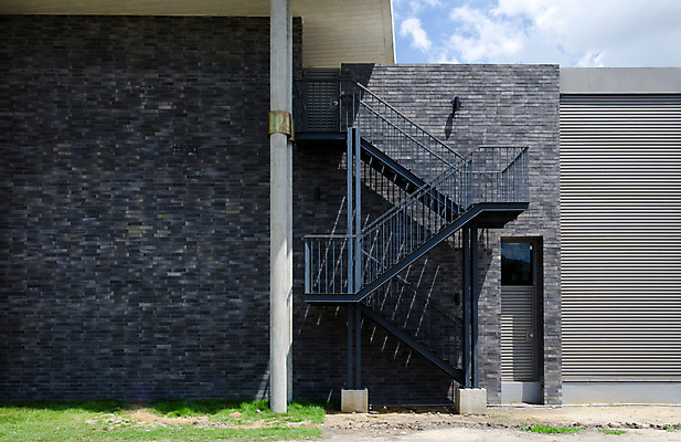 포토 JPG 해외이미지 디자인 외관 벽 백그라운드 패턴 건축양식 사다리 하늘 성공 지붕 불 벽돌 출입구 바닥 아파트 프레임 그림자 안전 사람없음 야외 건물 옆모습 빛 문 계단 금속 긴급 기둥 도시 큼 그늘 탈출 서비스 아치 싸움 보안 뼈대 단계 셔터 오르막 진행 지원 철강 해외202004 해외포토 자연요소 건축물 건축 뷰포인트 컨셉 무늬 모션 재질 주택 도구 크기 파일형식 이미지허브