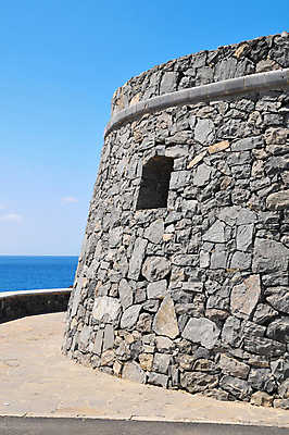 포토 JPG 해외이미지 유럽 벽 패턴 건축양식 표면 벽돌 돌담 사람없음 세계 회색 프랑스 거친 역사 보호 공격 질감 군용 싸움 전쟁 용암 육군 대서양 동맹 고체 옛날 침범 콘크리트 화강암 해외202004 해외포토 건축 나라 바다 컬러 컨셉 무늬 모션 군대 담장 암석 돌_바위 파일형식 이미지허브