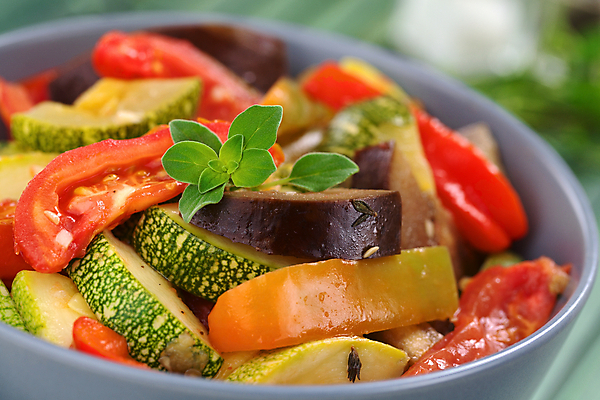 포토 JPG 해외이미지 전통 접시 음식 토마토 채소 고추 가지 건강 마늘 요리 사람없음 가로 식사 튀김 프랑스 고명 양념 사발 허브 후추 무침 스쿼시 프랑스어 백리향 오레가노 주키니 주키니호박 채식주의자 비건 해외202004 해외포토 식물 문자 식기 유럽 스포츠 구기 사기그릇 향신료 채식 파일형식 이미지허브