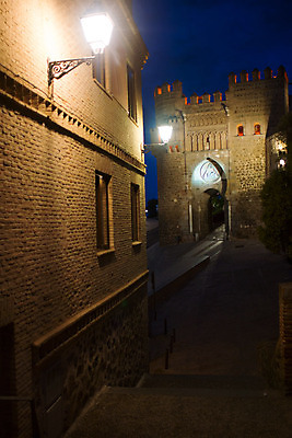 포토 JPG 해외이미지 외관 유럽 문화 벽 건축양식 벽돌 거리 사람없음 건물 탑 맑음 조약돌 바위 도시 성 복도 중세 역사 스페인 재산 보호 야간 아치 복고 대문 타운 강화 구식 마드리드 옛날 해외202004 해외포토 자연요소 건축물 건축 나라 컨셉 날씨 금융 문 돌_바위 파일형식 이미지허브