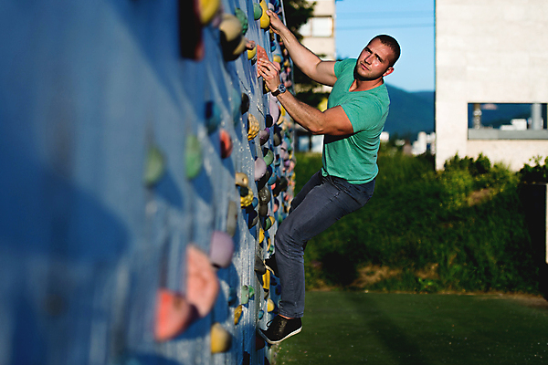포토 JPG 해외이미지 주간 전신 응시 남자 매달리기 한명 성인 야외 옆모습 잡기 소프트포커스 오르기 인공암벽등반 클라이밍 성인남자한명만 해외202004 클라이밍선수 해외포토 자연요소 1 시선 뷰포인트 모션 운동선수 촬영기법 사람 등반 암벽등반 남자한명만 성인남자만 파일형식 이미지허브