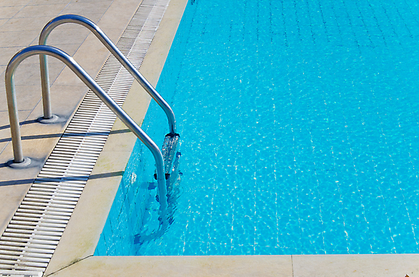 포토 JPG 해외이미지 수영장 사람없음 야외 물 여름 파란색 계단 맑음 수영 해외202004 해외포토 자연요소 계절 컬러 날씨 수상스포츠 파일형식 이미지허브