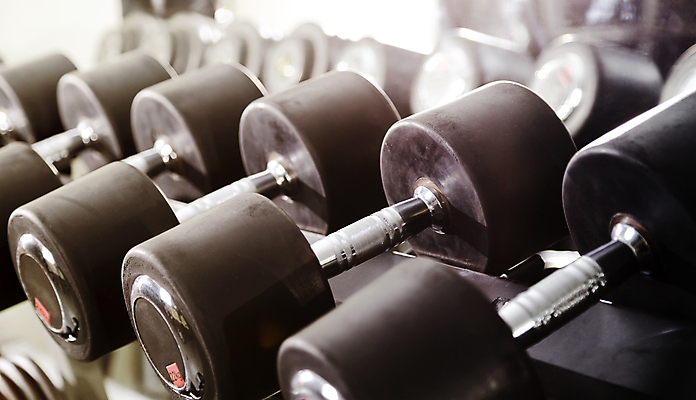 포토 JPG 해외이미지 모양 라이프스타일 스포츠 신체 흑백 건강 사람없음 내부 건물 운동 반사 금속 힘 아령 장비 무게 은색 보디빌딩 철 연습 클럽 체육관 리프트 역도 파운드 무거움 덩어리 고체 리프팅 무료 신발장 줄서기 철강 해외202004 해외포토 건축물 컬러 돈 모션 재질 촬영기법 생활 헬스 파일형식 이미지허브