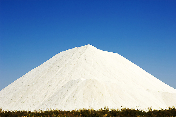 포토 JPG 해외이미지 1 전통 산업 음식 바다 재료 하늘 산 건조 사람없음 야외 가로 파란색 쌓기 상점 맑음 흰색 양념 조미료 습지 포르투갈 질감 피라미드 소금 원뿔 자원 거인 흙더미 덩어리 내추럴 절임 짠맛 많음 해외202004 해외포토 도형 건축물 유럽 컬러 컨셉 모션 날씨 흙 맛 랜드마크 향미료 파일형식 더미 이미지허브