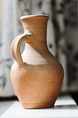 포토 JPG 해외이미지 전통 그릇 문화 패턴 창문 그림자 미술 사람 사람없음 갈색 꽃병 머그컵 추위 시골 커튼 항아리 도자기 화려 사발 역사 균열 원주민 냄비 컨테이너 박물관 과거 먼지 동쪽 유리주전자 그리스인 고고학 구식 깨짐 로마인 백자 소셜 옛날 핸드메이드 해외202004 해외포토 서양인 식기 교육 꽃 산업 컬러 컨셉 무늬 모션 유리 주전자 문화예술 인종 컵 사기그릇 아프리카인 솥 방향 파일형식 이미지허브