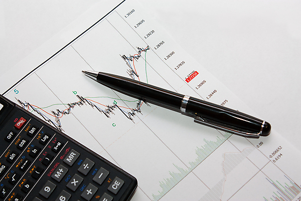 포토 JPG 해외이미지 파도 돈 비즈니스 그래프 아이디어 사람없음 금융 펜 거래 성장 기구 시간 신용카드 막대기 시장 주식 심볼 분석 속도 무역 보고서 외화 투자 증명서 해외202004 해외포토 산업 바다 컨셉 경제 필기구 재산 파일형식 이미지허브