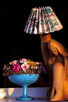 포토 JPG 해외이미지 식물 디자인 꽃 조각 꽃무늬 자연 사람없음 목재 장식 파란색 빛 컬러풀 조각상 꽃병 침묵 수확 흰색 시골 등불 복고 옛날 해외202004 해외포토 나무 컬러 무늬 농업 재료 조명 조형물 소리 생태계 파일형식 이미지허브