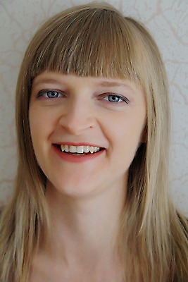 포토 JPG 해외이미지 백인 여자 한명 사람 금발 유행 흰색 해외202004 해외포토 서양인 1 헤어스타일 컬러 파일형식 이미지허브