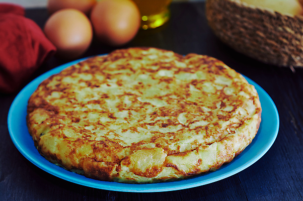 포토 JPG 해외이미지 전통 접시 음식 부분 양파 감자 옥수수 요리 사람없음 목재 계란 저녁식사 튀김 스페인 오믈렛 점심식사 스페인어 타파스 핸드메이드 해외202004 해외포토 나무 식기 유럽 채소 재료 곡류 알 식사 애피타이저 계란요리 파일형식 이미지허브