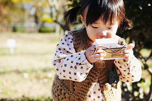 포토 JPG 주간 나무 식물 계절 여자 자연 한국 한명 서기 들기 사람 동양인 풍경 근접촬영 상반신 야외 아웃포커스 장난감 카메라 가을풍경 한국인 가을 아기 경주 경상북도 경상도 여자만 여자한명만 아기만 여자아기만 여자아기한명만 국내포토 자연요소 1 아시아 뷰포인트 모션 촬영기법 인종 전자제품 생태계 파일형식 가을_계절
