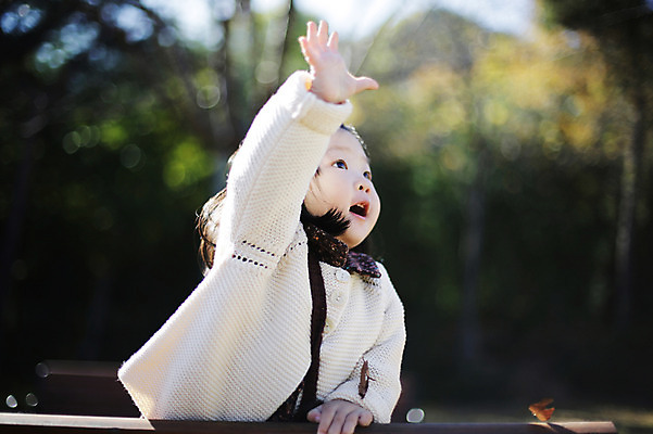 포토 JPG 주간 나무 식물 계절 여자 자연 한국 한명 서기 사람 동양인 풍경 손짓 근접촬영 상반신 야외 아웃포커스 손들기 가을풍경 한국인 가을 아기 경주 경상북도 경상도 여자만 여자한명만 아기만 여자아기만 여자아기한명만 국내포토 자연요소 1 아시아 뷰포인트 모션 촬영기법 인종 생태계 파일형식 가을_계절