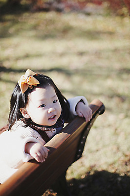 포토 JPG 주간 나무 식물 계절 여자 낙엽 벤치 의자 자연 나뭇잎 한국 한명 사람 앉기 동양인 풍경 근접촬영 상반신 야외 아웃포커스 가을풍경 한국인 가을 아기 경주 경상북도 경상도 여자만 여자한명만 아기만 여자아기만 여자아기한명만 국내포토 자연요소 1 아시아 뷰포인트 가구 잎 모션 촬영기법 인종 생태계 파일형식 가을_계절