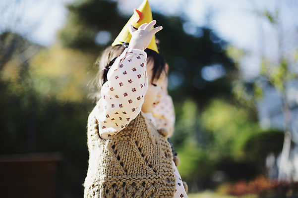 포토 JPG 주간 나무 식물 모자 계절 여자 자연 한국 한명 서기 사람 동양인 풍경 근접촬영 상반신 야외 옆모습 아웃포커스 가을풍경 고깔모자 한국인 가을 아기 경주 경상북도 경상도 여자만 여자한명만 아기만 여자아기만 여자아기한명만 국내포토 자연요소 모자_잡화 1 잡화 아시아 뷰포인트 모션 촬영기법 인종 생태계 파일형식 가을_계절