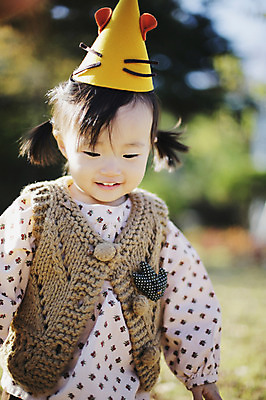 포토 JPG 주간 나무 식물 모자 계절 여자 자연 한국 한명 서기 웃음 사람 동양인 풍경 근접촬영 상반신 야외 아웃포커스 가을풍경 고깔모자 한국인 가을 아기 경주 경상북도 경상도 여자만 여자한명만 아기만 여자아기만 여자아기한명만 국내포토 자연요소 모자_잡화 1 잡화 아시아 뷰포인트 모션 촬영기법 표정 인종 생태계 파일형식 가을_계절