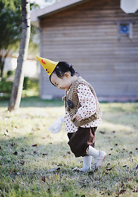 포토 JPG 주간 전신 나무 식물 동물 모자 건축물 계절 여자 인형 낙엽 자연 나뭇잎 주택 한국 한명 서기 웃음 들기 사람 동양인 풍경 야외 옆모습 아웃포커스 장난감 가을풍경 한국인 가을 아기 토끼 경상북도 경상도 반려 여자만 여자한명만 아기만 여자아기만 여자아기한명만 국내포토 자연요소 1 잡화 건축 아시아 뷰포인트 잎 포유류 모션 촬영기법 표정 인종 건물 반려동물 생태계 파일형식 가을_계절