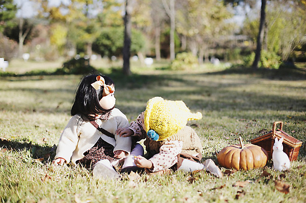 포토 JPG 주간 전신 나무 식물 동물 모자 응시 계절 여자 인형 낙엽 자연 호박 나뭇잎 한국 사람 앉기 동양인 풍경 근접촬영 야외 두명 아웃포커스 장난감 소풍 바구니 가을풍경 산책 한국인 가을 아기 토끼 경상북도 경상도 반려 여자만 아기만 여자아기만 국내포토 자연요소 시선 잡화 아시아 뷰포인트 잎 채소 포유류 모션 휴식 촬영기법 인종 반려동물 야외활동 생태계 파일형식 가을_계절