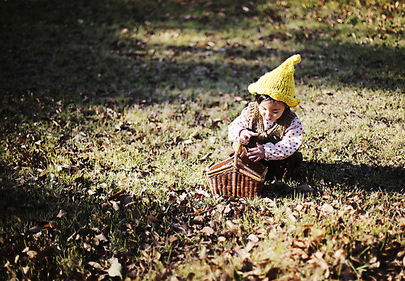 포토 JPG 주간 전신 나무 식물 모자 응시 계절 여자 낙엽 자연 나뭇잎 한국 한명 사람 앉기 동양인 풍경 야외 아웃포커스 바구니 가을풍경 한국인 가을 아기 경주 경상북도 경상도 여자만 여자한명만 아기만 여자아기만 여자아기한명만 국내포토 자연요소 1 시선 잡화 아시아 잎 모션 촬영기법 인종 생태계 파일형식 가을_계절