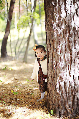 포토 JPG 주간 전신 나무 식물 계절 여자 낙엽 자연 나뭇잎 한국 한명 서기 웃음 사람 동양인 풍경 야외 아웃포커스 가을풍경 한국인 가을 아기 경주 경상북도 경상도 여자만 여자한명만 아기만 여자아기만 여자아기한명만 국내포토 자연요소 1 아시아 잎 모션 촬영기법 표정 인종 생태계 파일형식 가을_계절