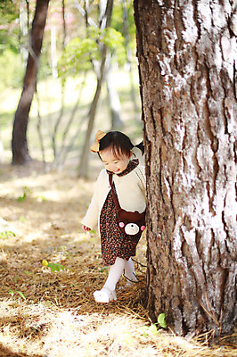 포토 JPG 주간 전신 나무 식물 계절 여자 낙엽 자연 나뭇잎 한국 한명 서기 웃음 사람 동양인 풍경 야외 아웃포커스 가을풍경 한국인 가을 아기 경주 경상북도 경상도 여자만 여자한명만 아기만 여자아기만 여자아기한명만 국내포토 자연요소 1 아시아 잎 모션 촬영기법 표정 인종 생태계 파일형식 가을_계절