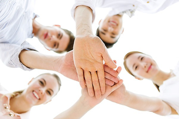 포토 JPG 서양인 외국인 백인 여자 남자 로우앵글 비즈니스 협력 미소 웃음 사람 동양인 정장 여러명 상반신 20대 성인 야외 앞모습 아웃포커스 비즈니스라이프 경쟁 한국인 직장인 비즈니스맨 비즈니스우먼 동료 열정 손모으기 청년만 성인만 내려보기 국내포토 직업 라이프스타일 옷 감정 뷰포인트 다수 컨셉 관계 모션 촬영기법 표정 인종 손짓 청년 파일형식