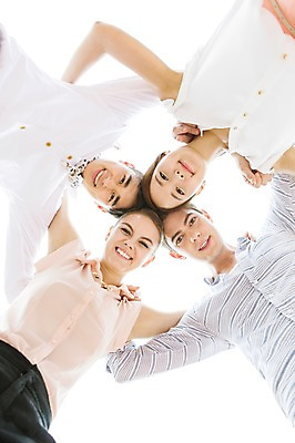 포토 JPG 서양인 외국인 백인 여자 남자 로우앵글 비즈니스 어깨동무 협력 미소 웃음 사람 동양인 정장 여러명 상반신 20대 성인 야외 앞모습 비즈니스라이프 경쟁 한국인 직장인 비즈니스맨 비즈니스우먼 동료 열정 청년만 성인만 내려보기 국내포토 직업 라이프스타일 옷 감정 뷰포인트 포즈 다수 컨셉 관계 모션 표정 인종 청년 파일형식