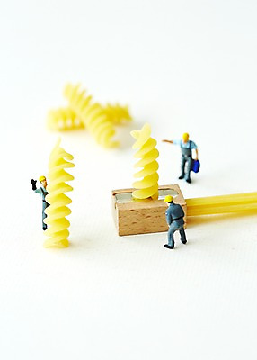 포토 JPG 스튜디오촬영 음식 인형 식재료 재료 파스타 실내 요리 사람없음 아웃포커스 미니어처 피규어 건설현장 면류 면 연필깎이 파스타면 푸질리 국내포토 문구용품 건설업 서양음식 촬영기법 내부 모형 파일형식