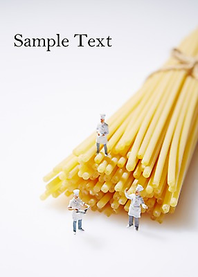 포토 JPG 스튜디오촬영 음식 인형 식재료 재료 파스타 실내 요리 근접촬영 사람없음 아웃포커스 요리사 미니어처 피규어 끈 면류 면 묶기 국내포토 직업 뷰포인트 모션 서양음식 촬영기법 내부 모형 파일형식