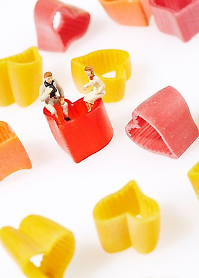 포토 JPG 스튜디오촬영 음식 인형 식재료 재료 파스타 실내 요리 근접촬영 사람없음 아웃포커스 미니어처 피규어 하트 면류 면 국내포토 모양 뷰포인트 서양음식 촬영기법 내부 모형 파일형식