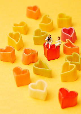 포토 JPG 스튜디오촬영 음식 인형 식재료 재료 파스타 실내 요리 근접촬영 사람없음 아웃포커스 미니어처 피규어 하트 면류 면 국내포토 모양 뷰포인트 서양음식 촬영기법 내부 모형 파일형식