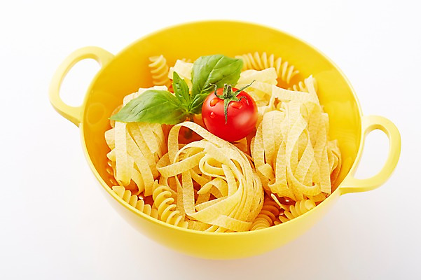 포토 JPG 스튜디오촬영 식기 음식 식재료 재료 방울토마토 파스타 실내 요리 근접촬영 사람없음 아웃포커스 샐러드 면류 면 냄비 파스타면 푸질리 국내포토 뷰포인트 토마토 서양음식 촬영기법 내부 솥 파일형식