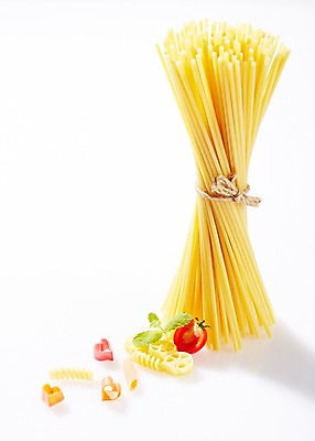 포토 JPG 스튜디오촬영 음식 식재료 재료 방울토마토 파스타 실내 요리 근접촬영 사람없음 아웃포커스 끈 면류 면 묶기 파스타면 푸질리 국내포토 뷰포인트 토마토 모션 서양음식 촬영기법 내부 파일형식