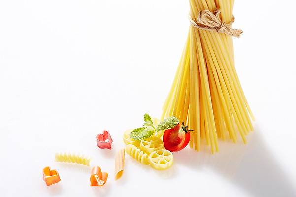 포토 JPG 스튜디오촬영 음식 식재료 재료 방울토마토 파스타 실내 요리 근접촬영 사람없음 아웃포커스 끈 면류 면 묶기 파스타면 푸질리 국내포토 뷰포인트 토마토 모션 서양음식 촬영기법 내부 파일형식