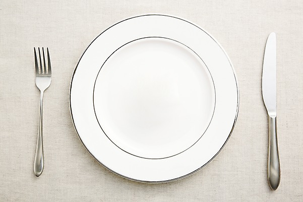 포토 JPG 스튜디오촬영 식기 접시 음식 포크 식재료 탁자 파스타 실내 사람없음 아웃포커스 면류 면 나이프 준비 국내포토 가구 서양음식 촬영기법 내부 칼 파일형식