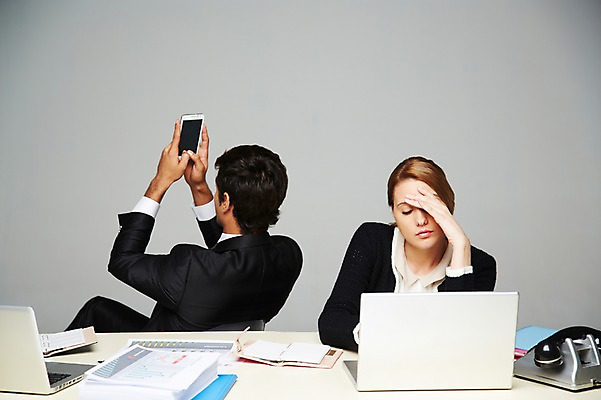 포토 JPG 스튜디오촬영 서양인 외국인 백인 해외기획촬영 2012년태국 여자 남자 비즈니스 회색배경 실내 스마트라이프 들기 사람 앉기 정장 상반신 20대 성인 두명 비즈니스라이프 노트북 스마트폰 핸드폰 다이어리 업무 직장인 비즈니스맨 비즈니스우먼 작업실 전화기 책상 문서 통화 스마트폰중독 청년만 성인만 스몸비 국내포토 직업 라이프스타일 옷 가구 백그라운드 모션 인종 청년 내부 전자제품 스마트기기 사무용품 회색 작업 신조어 중독 파일형식