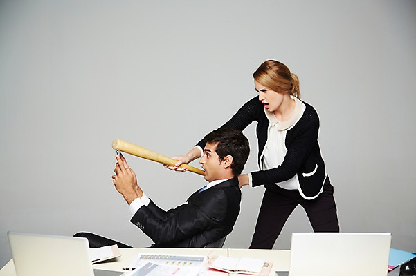 포토 JPG 스튜디오촬영 서양인 외국인 백인 해외기획촬영 2012년태국 여자 남자 비즈니스 회색배경 실내 스마트라이프 서기 사람 앉기 정장 20대 성인 두명 옆모습 비즈니스라이프 노트북 스마트폰 핸드폰 다이어리 야구방망이 짜증 업무 펀치 직장인 비즈니스맨 비즈니스우먼 작업실 책상 문서 스마트폰중독 청년만 성인만 스몸비 국내포토 직업 라이프스타일 옷 감정 뷰포인트 가구 백그라운드 모션 인종 청년 내부 전자제품 스마트기기 사무용품 회색 야구용품 작업 신조어 중독 파일형식