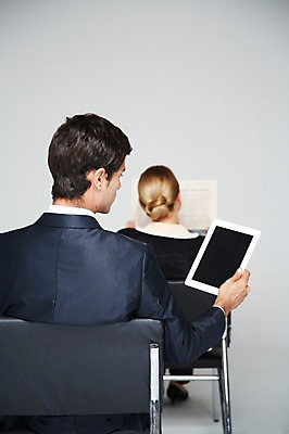 포토 JPG 스튜디오촬영 서양인 외국인 백인 해외기획촬영 응시 2012년태국 여자 남자 의자 비즈니스 회색배경 실내 스마트라이프 들기 사람 앉기 정장 상반신 20대 성인 두명 뒷모습 아웃포커스 비즈니스라이프 태블릿 웹서핑 직장인 비즈니스맨 비즈니스우먼 신문 청년만 성인만 국내포토 직업 라이프스타일 시선 옷 뷰포인트 가구 백그라운드 모션 촬영기법 인종 청년 내부 간행물 전자제품 스마트기기 회색 뉴스 파일형식