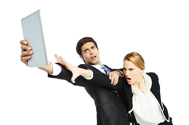 포토 JPG 스튜디오촬영 서양인 외국인 백인 해외기획촬영 2012년태국 여자 남자 비즈니스 실내 스마트라이프 들기 누끼 사람 정장 상반신 20대 성인 두명 앞모습 비즈니스라이프 태블릿 웹서핑 직장인 비즈니스맨 비즈니스우먼 싸움 인터넷중독 청년만 성인만 뺏기 국내포토 직업 라이프스타일 옷 뷰포인트 모션 인종 청년 내부 전자제품 스마트기기 중독 파일형식