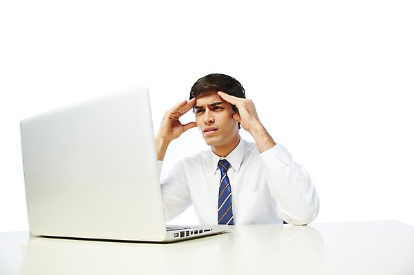 포토 JPG 스튜디오촬영 서양인 외국인 백인 해외기획촬영 응시 2012년태국 남자 비즈니스 실내 건강 스마트라이프 한명 누끼 사람 정장 상반신 20대 성인 앞모습 비즈니스라이프 노트북 고통 웹서핑 직장인 비즈니스맨 찡그림 스마트 책상 두통 인터넷중독 성인남자한명만 국내포토 직업 1 라이프스타일 시선 옷 감정 뷰포인트 가구 컨셉 표정 인종 청년 내부 전자제품 질병 중독 남자한명만 성인남자만 파일형식