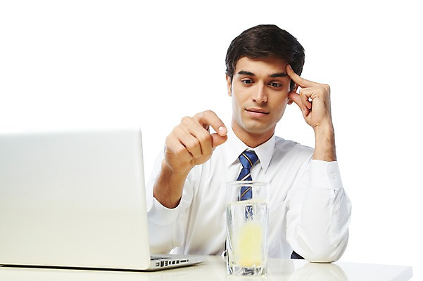 포토 JPG 스튜디오촬영 서양인 외국인 백인 해외기획촬영 2012년태국 남자 비즈니스 잔 실내 건강 스마트라이프 한명 누끼 사람 정장 상반신 20대 성인 앞모습 컵 물 비즈니스라이프 노트북 약 웹서핑 직장인 비즈니스맨 스마트 책상 두통 인터넷중독 넣기 두통약 성인남자한명만 국내포토 자연요소 직업 1 라이프스타일 식기 옷 뷰포인트 가구 컨셉 의학 모션 인종 청년 내부 전자제품 질병 중독 남자한명만 성인남자만 파일형식