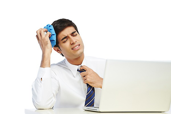 포토 JPG 스튜디오촬영 서양인 외국인 백인 해외기획촬영 2012년태국 남자 비즈니스 실내 건강 스마트라이프 한명 들기 누끼 사람 정장 상반신 20대 성인 앞모습 비즈니스라이프 노트북 눈감음 고통 웹서핑 직장인 비즈니스맨 찡그림 스마트 책상 두통 얼음주머니 인터넷중독 성인남자한명만 국내포토 직업 1 라이프스타일 옷 감정 뷰포인트 가구 컨셉 모션 표정 인종 청년 내부 전자제품 질병 주머니 중독 남자한명만 성인남자만 파일형식